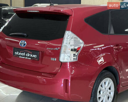 Красный Тойота Prius v, объемом двигателя 1.8 л и пробегом 235 тыс. км за 12189 $, фото 7 на Automoto.ua
