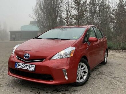 Красный Тойота Prius v, объемом двигателя 1.8 л и пробегом 225 тыс. км за 13900 $, фото 1 на Automoto.ua