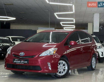 Красный Тойота Prius v, объемом двигателя 1.8 л и пробегом 235 тыс. км за 12699 $, фото 1 на Automoto.ua