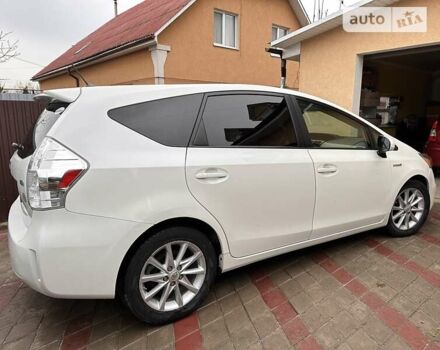 Тойота Prius v, объемом двигателя 1.8 л и пробегом 290 тыс. км за 13500 $, фото 1 на Automoto.ua