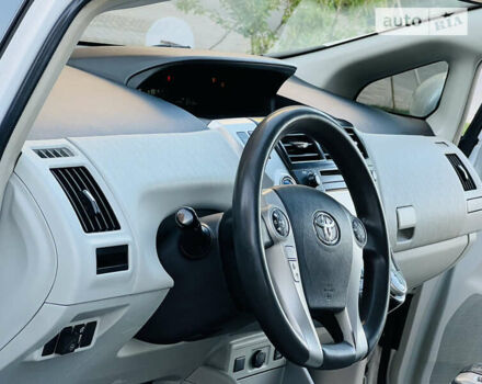 Тойота Prius v, объемом двигателя 1.8 л и пробегом 192 тыс. км за 11800 $, фото 5 на Automoto.ua