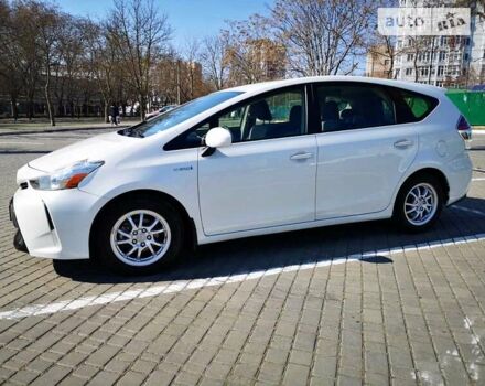 Тойота Prius v, объемом двигателя 1.8 л и пробегом 194 тыс. км за 18200 $, фото 2 на Automoto.ua