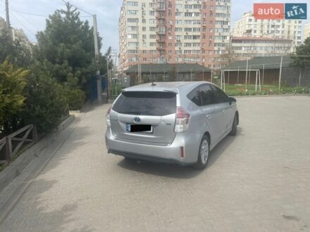 Тойота Prius v, объемом двигателя 1.8 л и пробегом 278 тыс. км за 12500 $, фото 1 на Automoto.ua