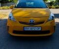 Желтый Тойота Prius v, объемом двигателя 1.8 л и пробегом 540 тыс. км за 8800 $, фото 1 на Automoto.ua