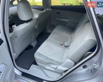 Серый Тойота Prius v, объемом двигателя 1.8 л и пробегом 220 тыс. км за 11499 $, фото 9 на Automoto.ua