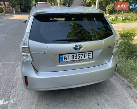 Серый Тойота Prius v, объемом двигателя 1.8 л и пробегом 220 тыс. км за 11499 $, фото 3 на Automoto.ua