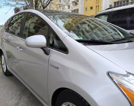 Сірий Тойота Prius v, об'ємом двигуна 0 л та пробігом 200 тис. км за 13900 $, фото 4 на Automoto.ua