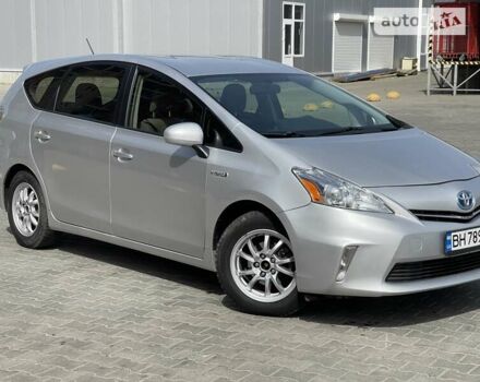 Серый Тойота Prius v, объемом двигателя 0 л и пробегом 300 тыс. км за 10500 $, фото 1 на Automoto.ua