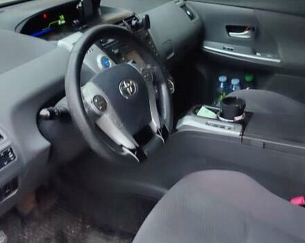 Сірий Тойота Prius v, об'ємом двигуна 1.8 л та пробігом 350 тис. км за 10999 $, фото 7 на Automoto.ua