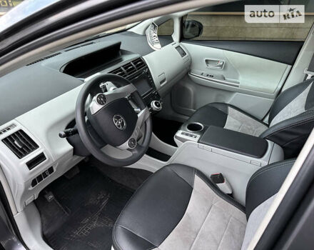 Серый Тойота Prius v, объемом двигателя 1.8 л и пробегом 165 тыс. км за 16950 $, фото 42 на Automoto.ua