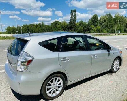 Серый Тойота Prius v, объемом двигателя 1.8 л и пробегом 220 тыс. км за 12699 $, фото 2 на Automoto.ua