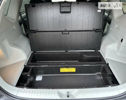 Серый Тойота Prius v, объемом двигателя 1.8 л и пробегом 165 тыс. км за 16950 $, фото 21 на Automoto.ua