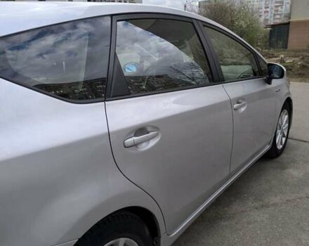 Сірий Тойота Prius v, об'ємом двигуна 0 л та пробігом 200 тис. км за 13900 $, фото 8 на Automoto.ua