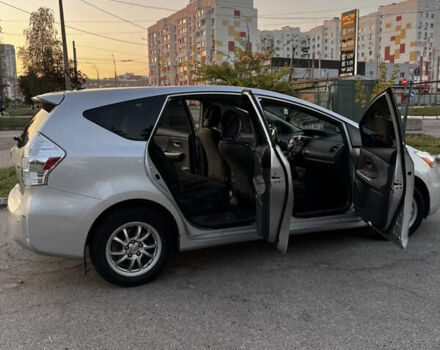 Серый Тойота Prius v, объемом двигателя 1.8 л и пробегом 240 тыс. км за 12000 $, фото 7 на Automoto.ua