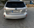 Серый Тойота Prius v, объемом двигателя 1.8 л и пробегом 240 тыс. км за 12000 $, фото 2 на Automoto.ua