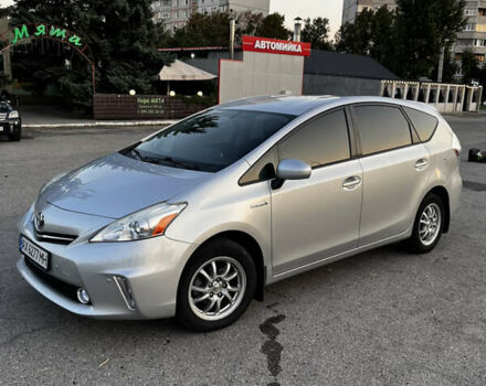 Серый Тойота Prius v, объемом двигателя 1.8 л и пробегом 240 тыс. км за 12000 $, фото 1 на Automoto.ua