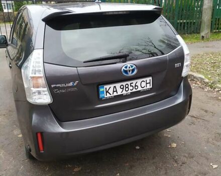 Серый Тойота Prius v, объемом двигателя 1.8 л и пробегом 234 тыс. км за 13000 $, фото 1 на Automoto.ua
