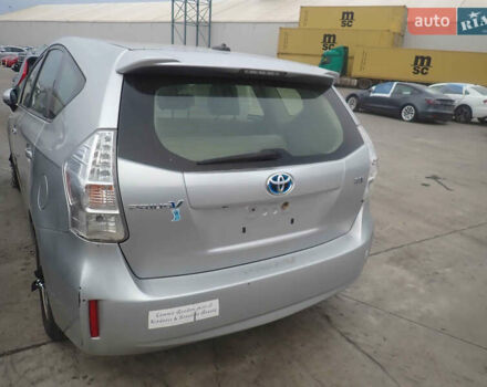 Серый Тойота Prius v, объемом двигателя 1.8 л и пробегом 180 тыс. км за 13200 $, фото 4 на Automoto.ua