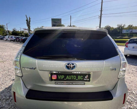 Серый Тойота Prius v, объемом двигателя 1.8 л и пробегом 272 тыс. км за 13000 $, фото 3 на Automoto.ua