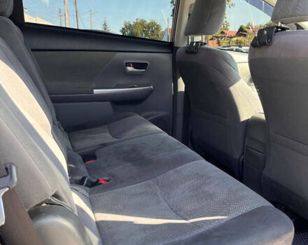 Серый Тойота Prius v, объемом двигателя 1.8 л и пробегом 272 тыс. км за 13000 $, фото 9 на Automoto.ua