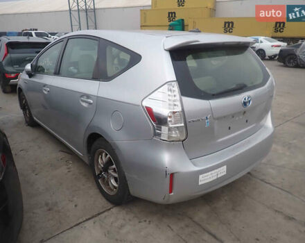 Серый Тойота Prius v, объемом двигателя 1.8 л и пробегом 180 тыс. км за 13200 $, фото 6 на Automoto.ua