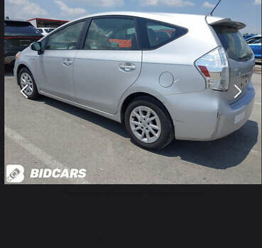Серый Тойота Prius v, объемом двигателя 1.8 л и пробегом 180 тыс. км за 13200 $, фото 1 на Automoto.ua