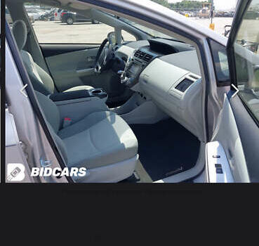 Серый Тойота Prius v, объемом двигателя 1.8 л и пробегом 180 тыс. км за 13200 $, фото 6 на Automoto.ua