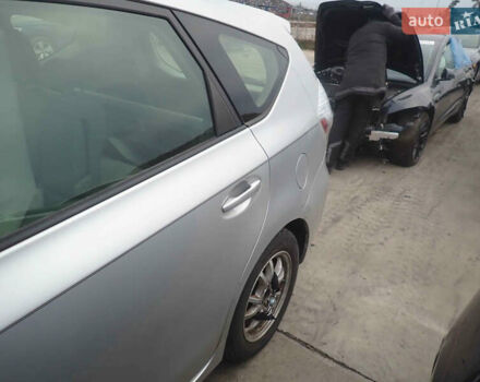 Серый Тойота Prius v, объемом двигателя 1.8 л и пробегом 180 тыс. км за 13200 $, фото 3 на Automoto.ua