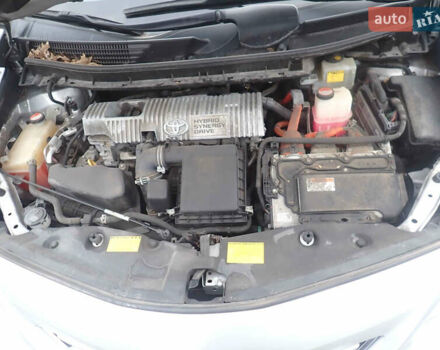 Серый Тойота Prius v, объемом двигателя 1.8 л и пробегом 180 тыс. км за 13200 $, фото 7 на Automoto.ua