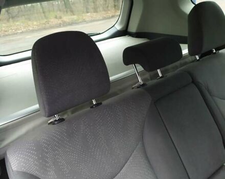 Серый Тойота Prius v, объемом двигателя 1.8 л и пробегом 234 тыс. км за 13000 $, фото 11 на Automoto.ua