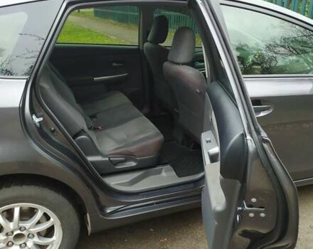 Серый Тойота Prius v, объемом двигателя 1.8 л и пробегом 234 тыс. км за 13000 $, фото 10 на Automoto.ua