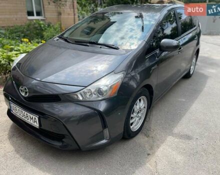 Серый Тойота Prius v, объемом двигателя 1.8 л и пробегом 252 тыс. км за 15999 $, фото 1 на Automoto.ua