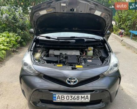Серый Тойота Prius v, объемом двигателя 1.8 л и пробегом 252 тыс. км за 15999 $, фото 6 на Automoto.ua