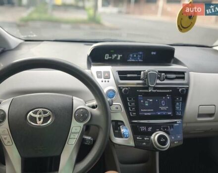 Сірий Тойота Prius v, об'ємом двигуна 1.8 л та пробігом 202 тис. км за 12000 $, фото 1 на Automoto.ua