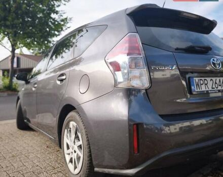 Сірий Тойота Prius v, об'ємом двигуна 1.8 л та пробігом 202 тис. км за 12000 $, фото 3 на Automoto.ua