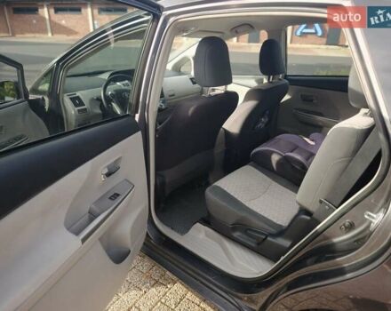 Сірий Тойота Prius v, об'ємом двигуна 1.8 л та пробігом 202 тис. км за 12000 $, фото 4 на Automoto.ua