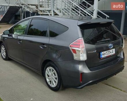 Серый Тойота Prius v, объемом двигателя 1.8 л и пробегом 188 тыс. км за 15000 $, фото 1 на Automoto.ua