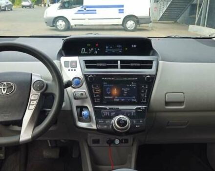 Серый Тойота Prius v, объемом двигателя 1.8 л и пробегом 188 тыс. км за 15000 $, фото 8 на Automoto.ua