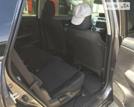 Серый Тойота Prius v, объемом двигателя 1.8 л и пробегом 75 тыс. км за 15500 $, фото 4 на Automoto.ua
