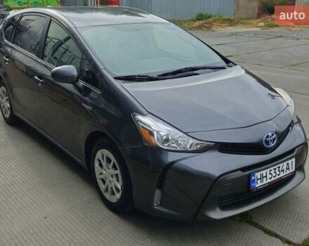 Серый Тойота Prius v, объемом двигателя 1.8 л и пробегом 188 тыс. км за 15000 $, фото 2 на Automoto.ua