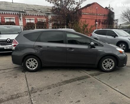 Сірий Тойота Prius v, об'ємом двигуна 1.8 л та пробігом 122 тис. км за 15490 $, фото 5 на Automoto.ua