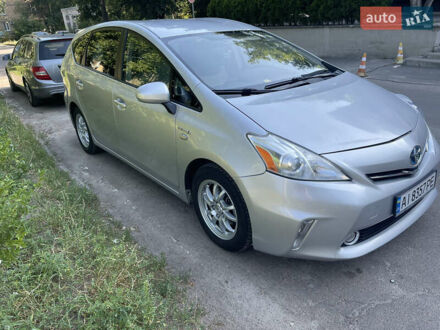 Тойота Prius v 2011 в Киеве на Automoto.ua Серый Тойота Prius v, объемом двигателя 1.8 л и пробегом 250 тыс. км за 12700 $, фото 1 на Automoto.ua