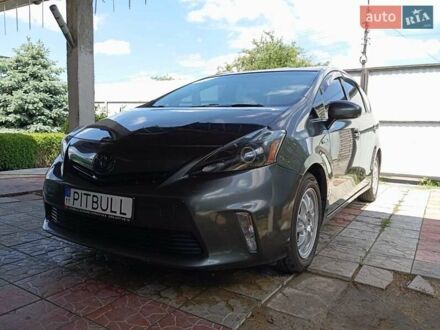 Тойота Prius v 2013 в Мироновке на Automoto.ua Серый Тойота Prius v, объемом двигателя 1.79 л и пробегом 132 тыс. км за 13200 $, фото 1 на Automoto.ua