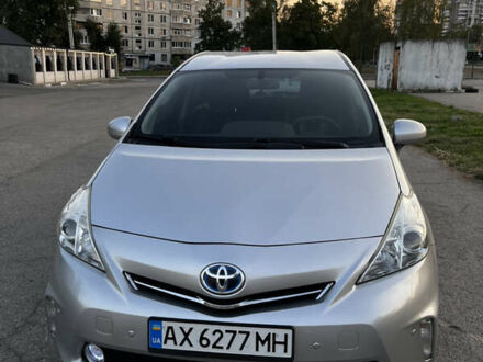 Сірий Тойота Prius v, об'ємом двигуна 1.8 л та пробігом 240 тис. км за 12000 $, фото 1 на Automoto.ua