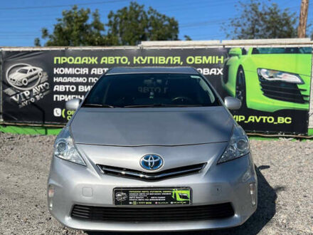 Серый Тойота Prius v, объемом двигателя 1.8 л и пробегом 272 тыс. км за 13000 $, фото 1 на Automoto.ua