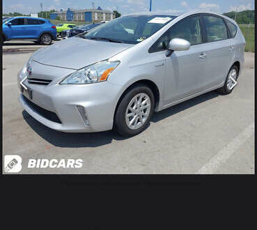 Серый Тойота Prius v, объемом двигателя 1.8 л и пробегом 180 тыс. км за 13200 $, фото 1 на Automoto.ua