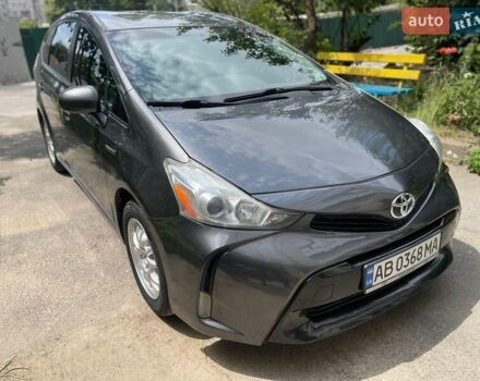 Серый Тойота Prius v, объемом двигателя 1.8 л и пробегом 252 тыс. км за 15999 $, фото 1 на Automoto.ua