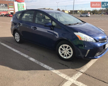 Синий Тойота Prius v, объемом двигателя 1.8 л и пробегом 195 тыс. км за 11950 $, фото 4 на Automoto.ua