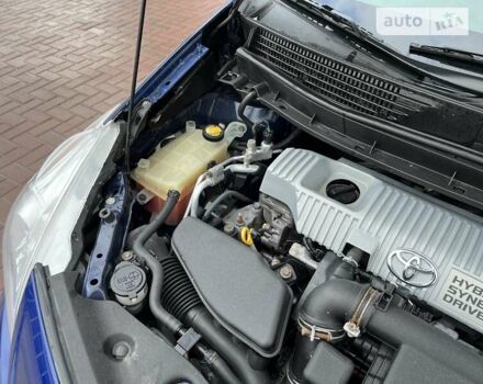 Синий Тойота Prius v, объемом двигателя 1.8 л и пробегом 281 тыс. км за 11700 $, фото 7 на Automoto.ua