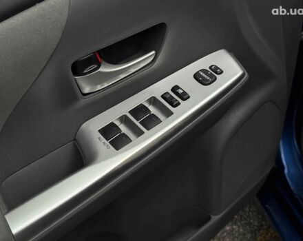 Синий Тойота Prius v, объемом двигателя 1.8 л и пробегом 315 тыс. км за 10290 $, фото 18 на Automoto.ua